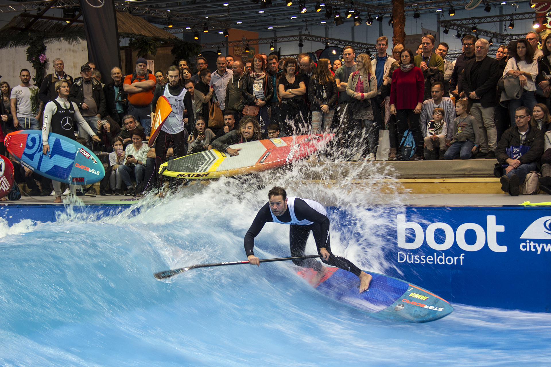 Волна на выставке Dusseldorf Boot Show 2018 Волна на выставке Dusseldorf Boot Show 2018