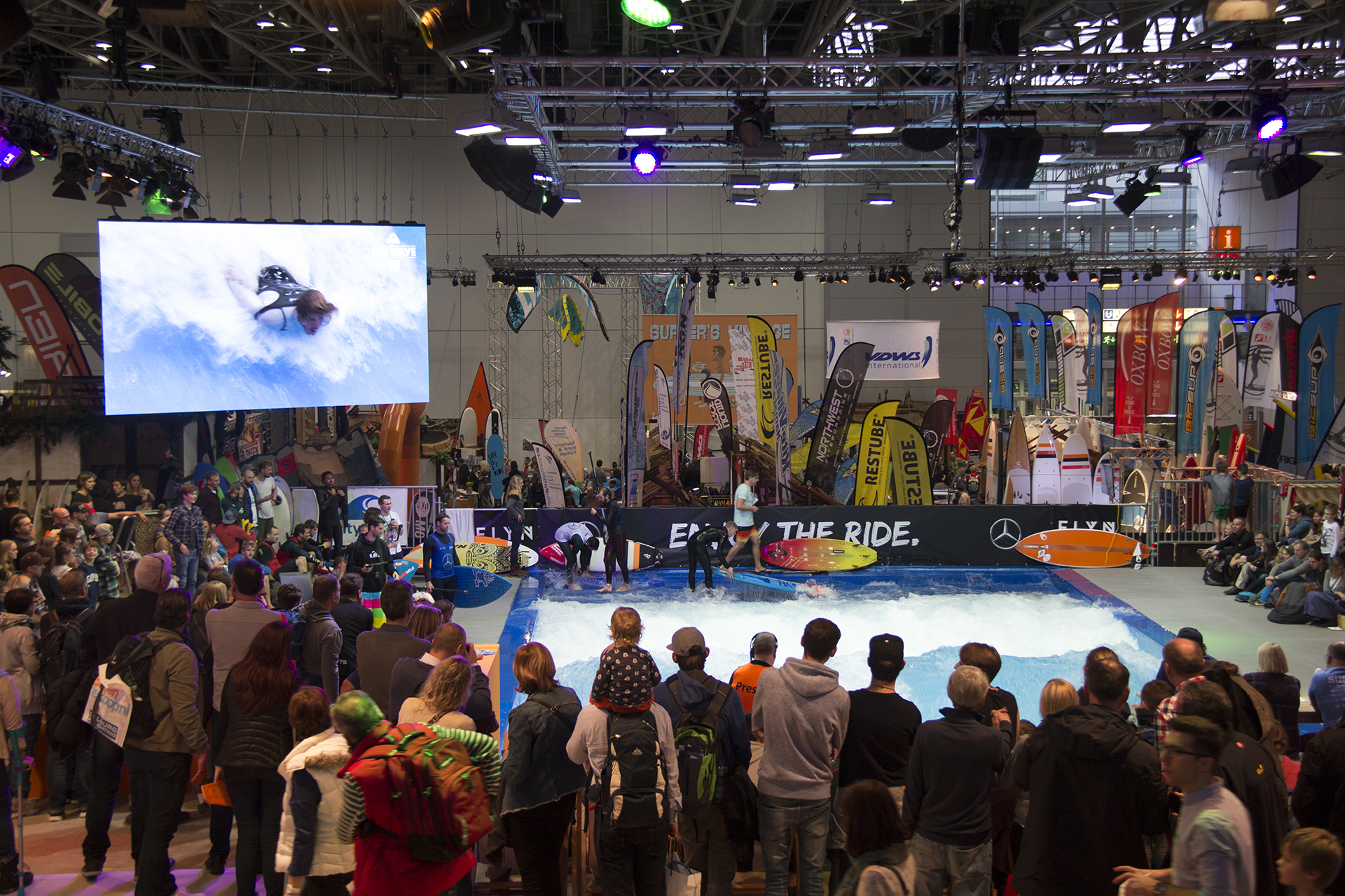 Волна на выставке Dusseldorf Boot Show 2018 Волна на выставке Dusseldorf Boot Show 2018